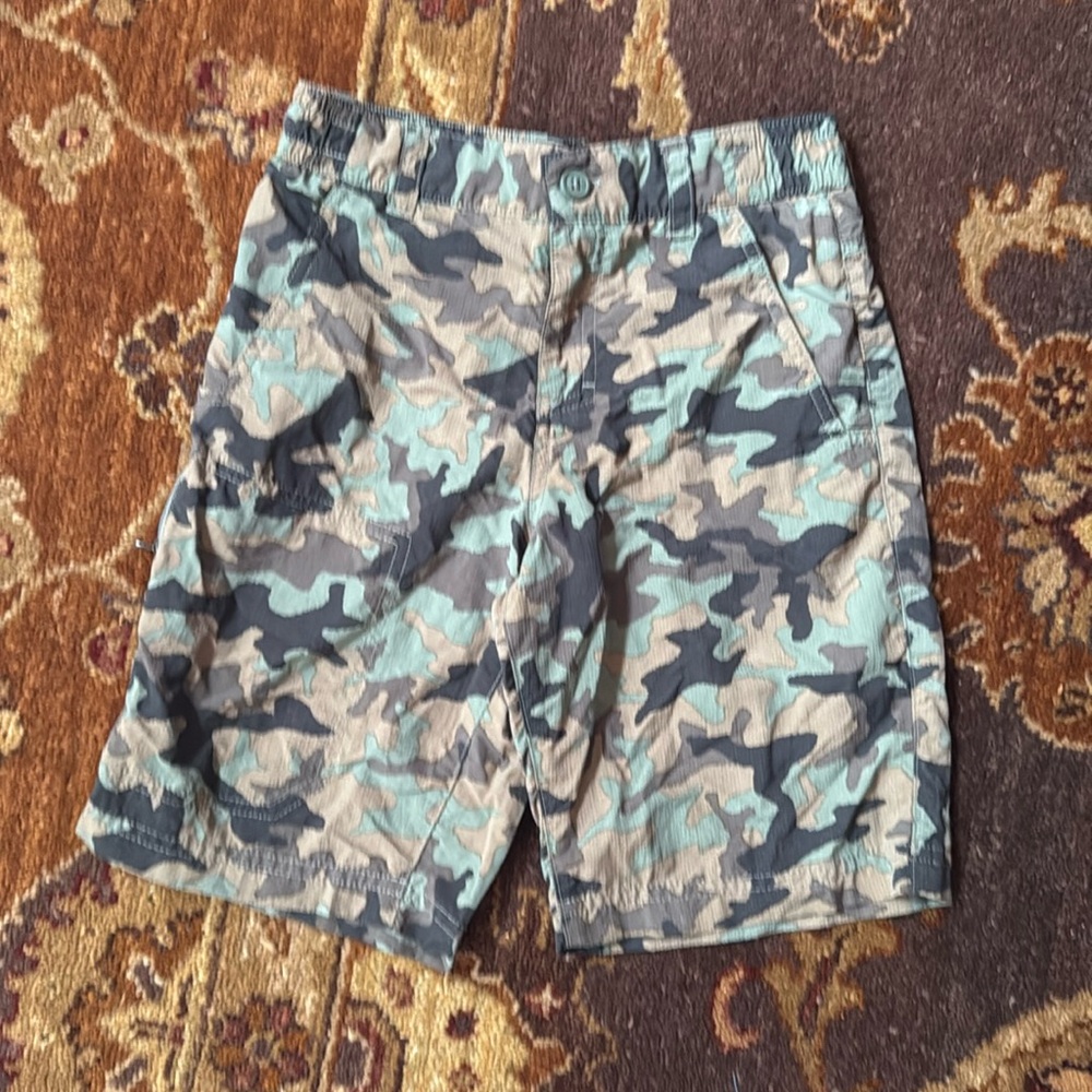 Columbia camo shorts